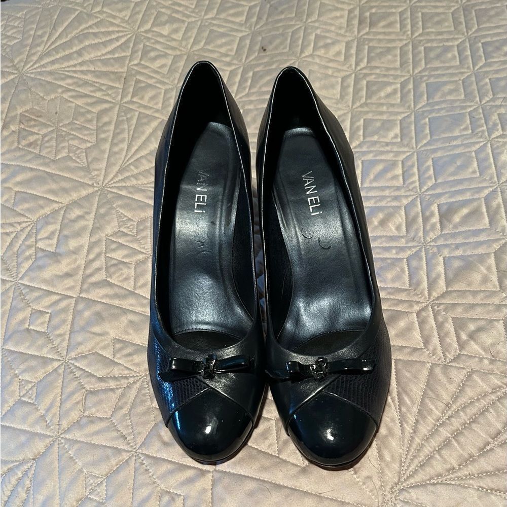 Navy heels, Vaneli size 9 1/2